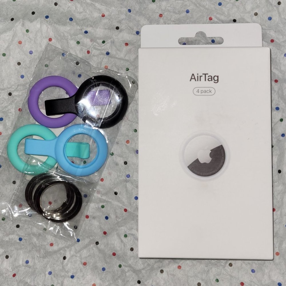 Apple AirTags 4PK with 4 Key Ring Cases